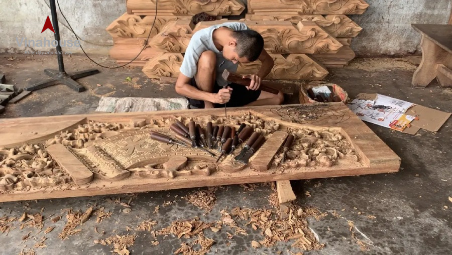 Chữ viết trên thượng lương nhà gỗ